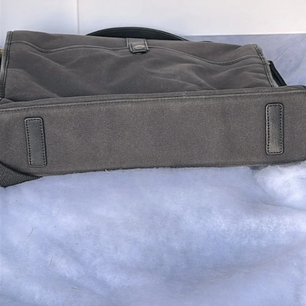 HIDESIGN YORUK 01 MESSENGER BAG in black
